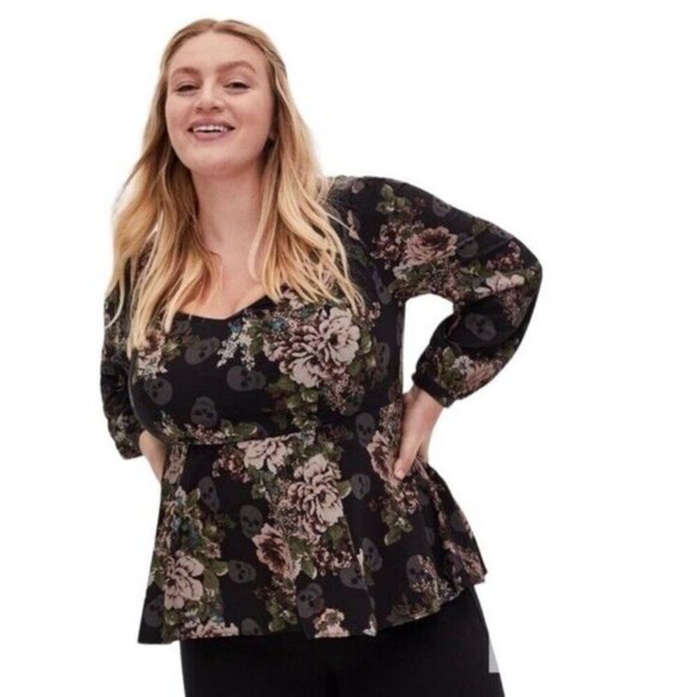 Torrid Size 2X Black Skull Floral Peplum‎ Crepe Sweetheart Neck Long SleeveTunic
